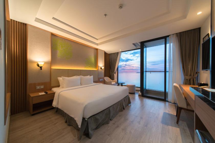 Phòng Giường Đôi Premier Deluxe Với Ban Công Cùng Tầm Nhìn Ra Đại Dương Phòng Giường Đôi Premier Deluxe Với Ban Công Cùng Tầm Nhìn Ra Đại Dương