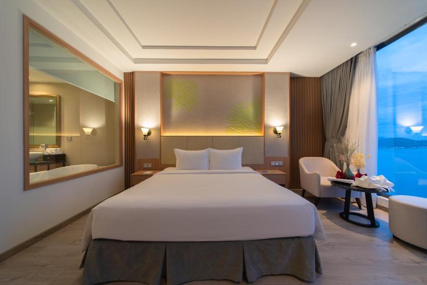 Phòng Giường Đôi Premier Deluxe Với Ban Công Cùng Tầm Nhìn Ra Đại Dương Phòng Giường Đôi Premier Deluxe Với Ban Công Cùng Tầm Nhìn Ra Đại Dương