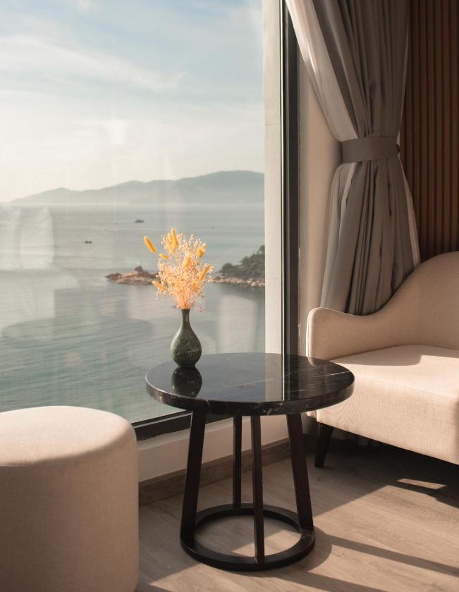 Phòng Deluxe Giường Đôi Với Ban Công và Tầm Nhìn Ra Biển Phòng Deluxe Giường Đôi Với Ban Công và Tầm Nhìn Ra Biển