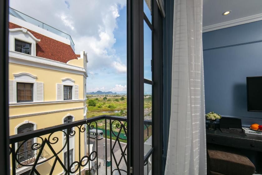 Phòng cho 3 người có Ban Công