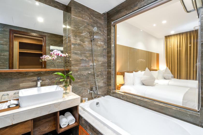 Phòng Deluxe 2 Giường Đơn Có Ban Công Nhìn Ra Vịnh