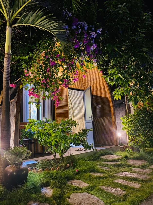 Phòng Có Giường Cỡ King Nhìn Ra Hồ Bơi