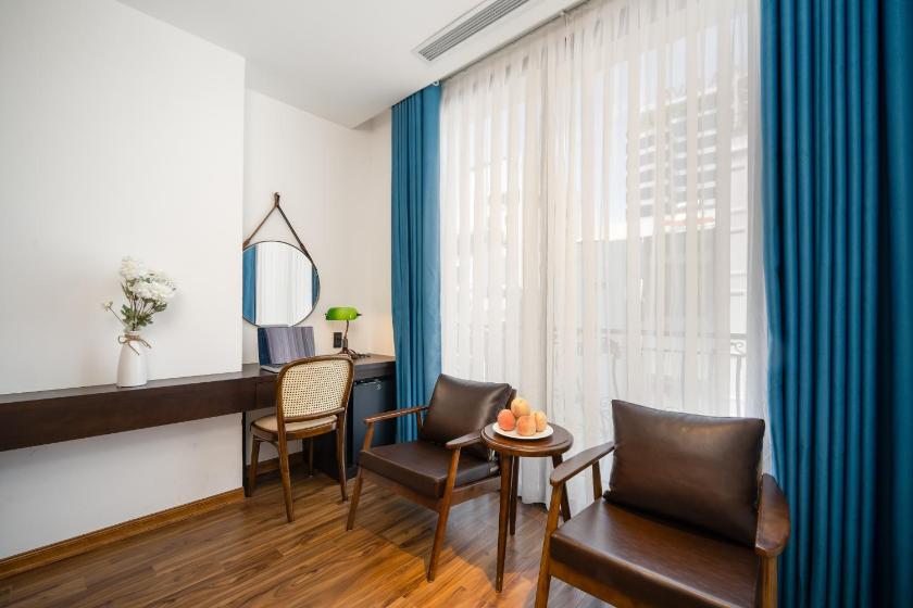 Phòng Deluxe Giường Đôi Có Ban Công Phòng Deluxe Giường Đôi Có Ban Công