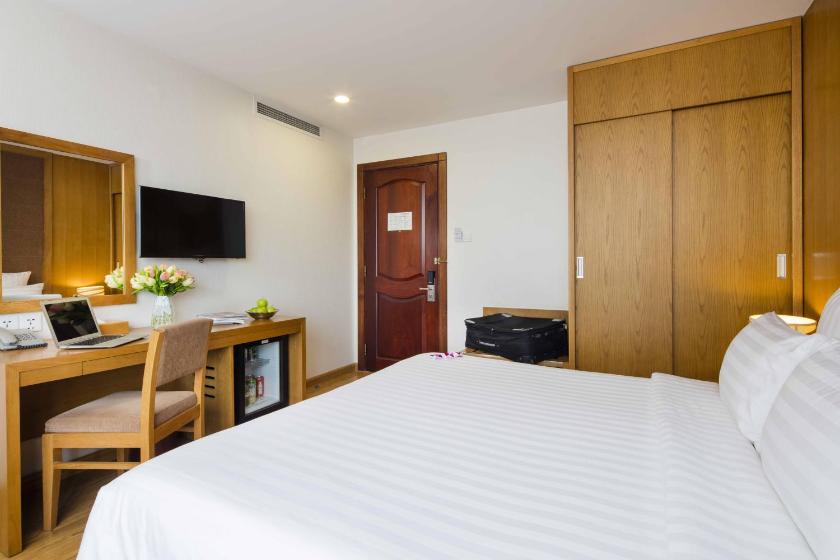 Phòng Deluxe Premium Giường Đôi Nhìn Ra Cảnh Thành Phố