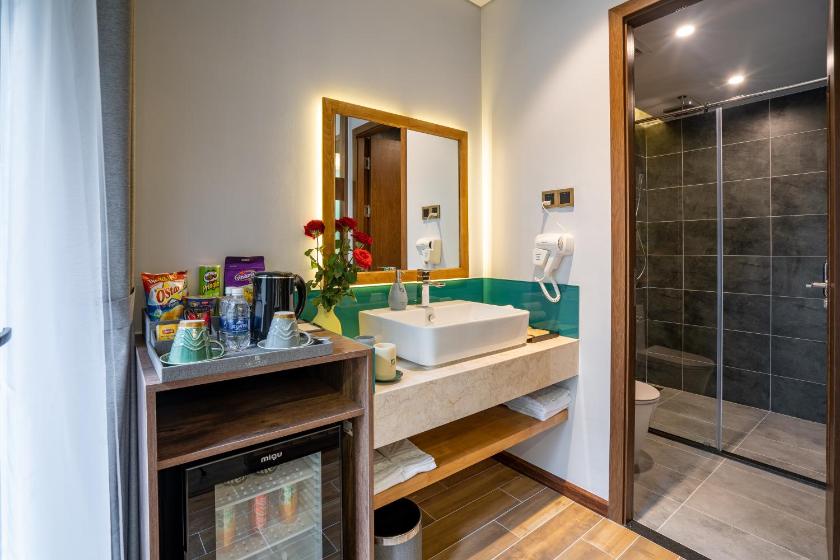 Phòng Deluxe cho 3 Người Nhìn ra Hồ bơi