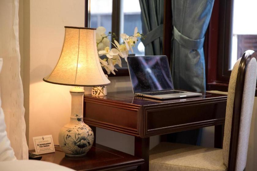 Phòng Deluxe (2 Người lớn + 1 Trẻ em)