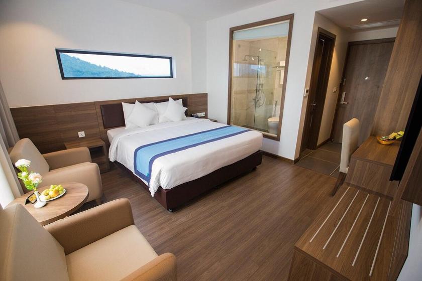 Phòng Có Giường Cỡ King Nhìn Ra Hồ Nước