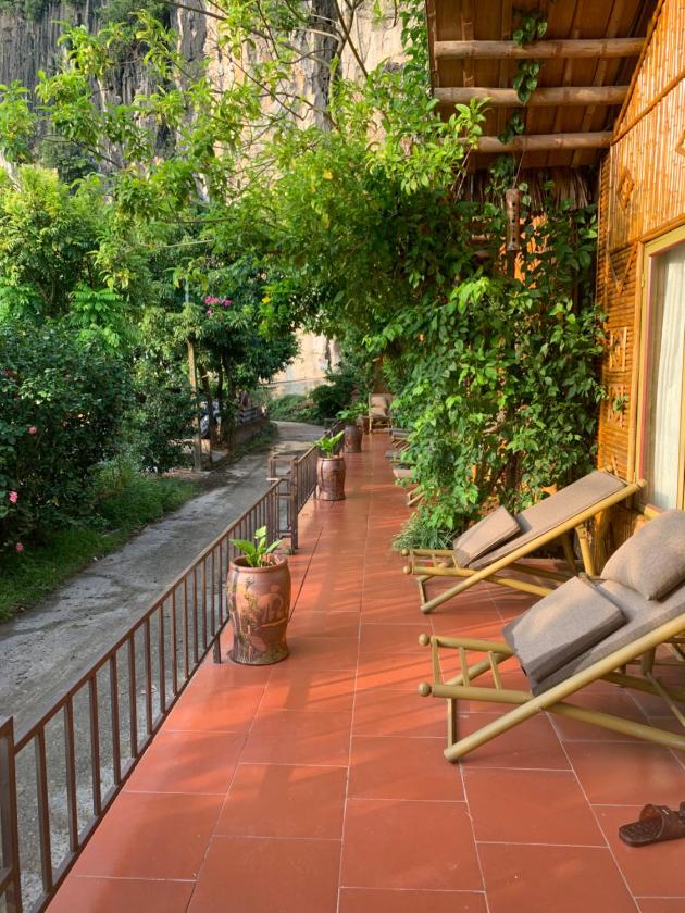 Phòng 3 Người Nhìn Ra Núi