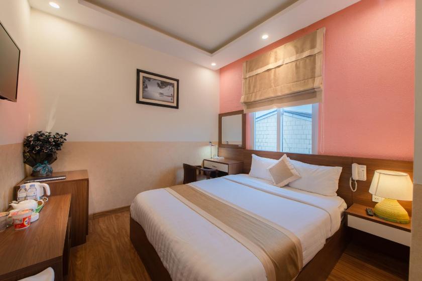 Phòng Deluxe Có Giường Cỡ Queen Phòng Deluxe Có Giường Cỡ Queen