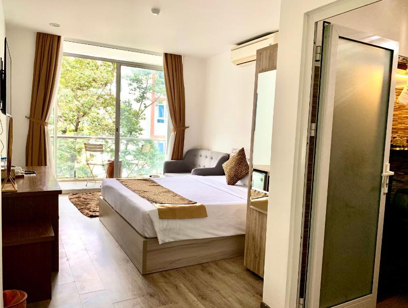 Phòng Deluxe Giường Đôi Có Ban Công