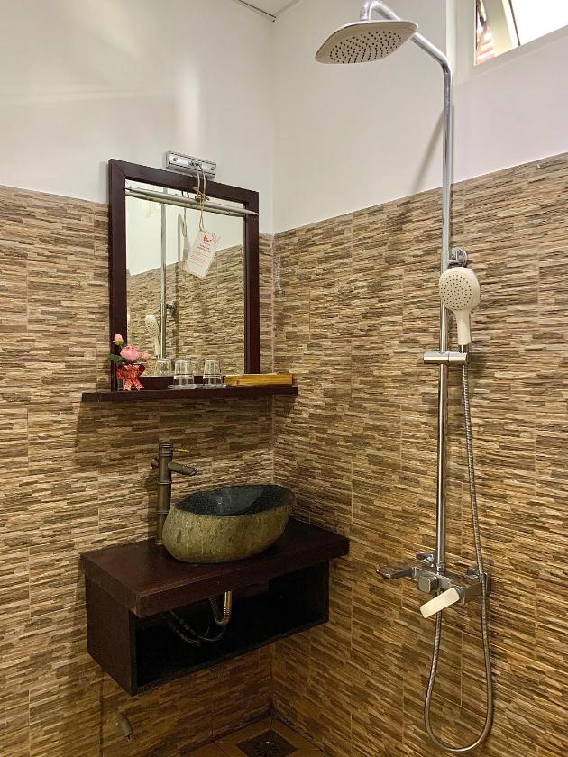 Phòng Deluxe Giường Đôi Có Ban Công