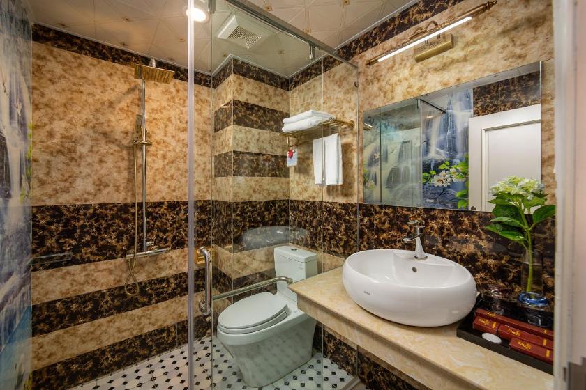 Phòng có giường cỡ King nhìn ra cảnh núi non Phòng có giường cỡ King nhìn ra cảnh núi non