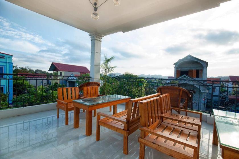 Phòng cho 3 người có Ban Công Phòng cho 3 người có Ban Công