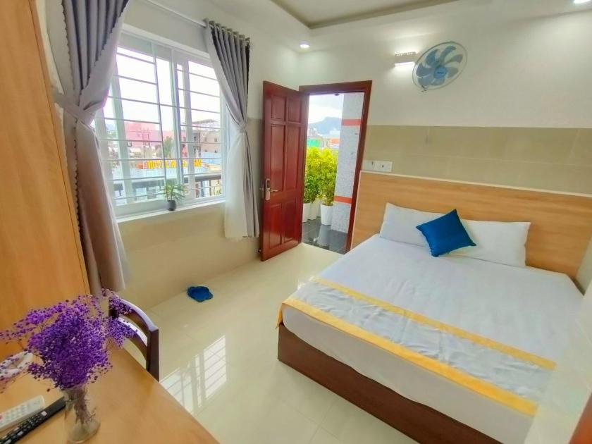 Phòng Deluxe Giường Đôi Có Ban Công