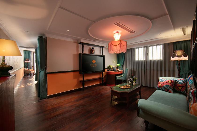 Phòng Du LAC Sunset Terrace Suite Có Sân Hiên