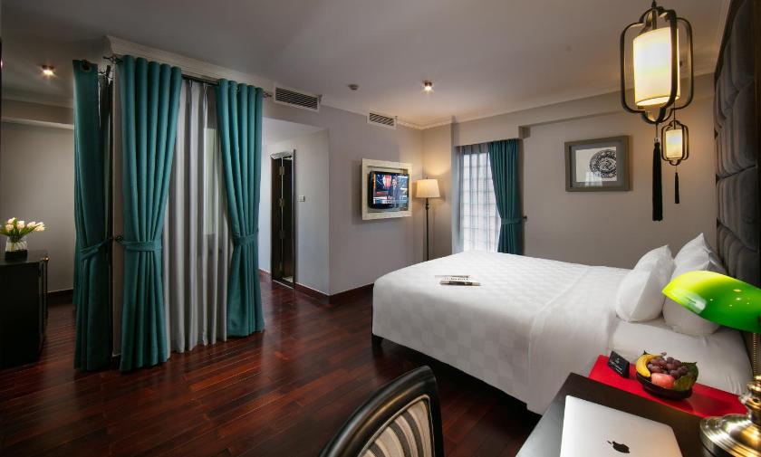 Junior Suite Balcony Street View | Free Minibar until 30 Sep 2024