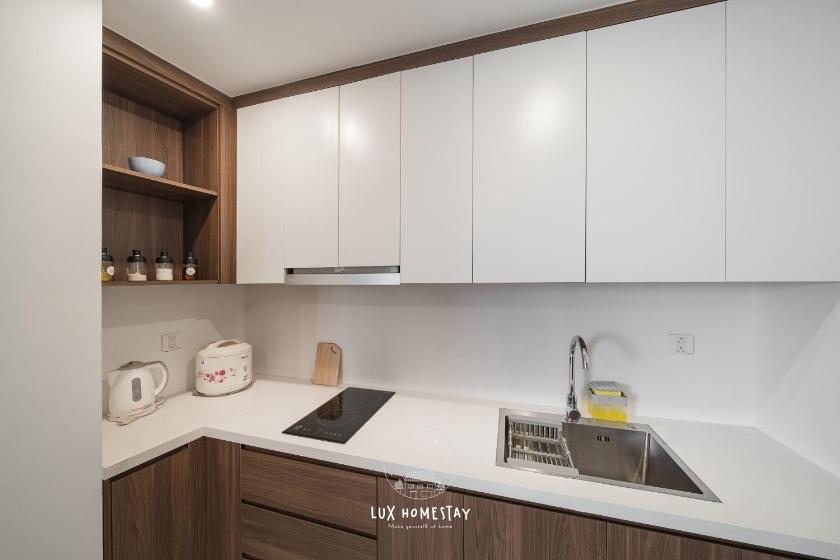 Studio Nhìn ra hồ