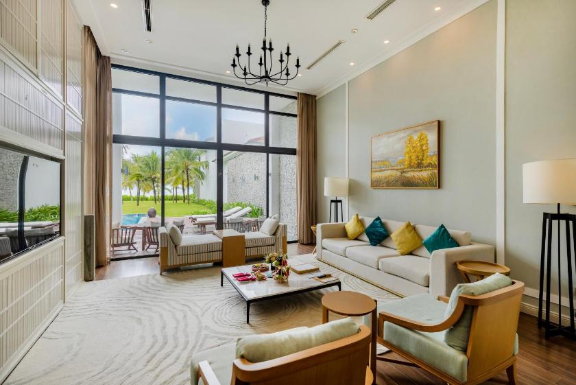 Biệt Thự 3 Phòng Ngủ Có Hồ Bơi Riêng Kèm Vé Vào VinWonders