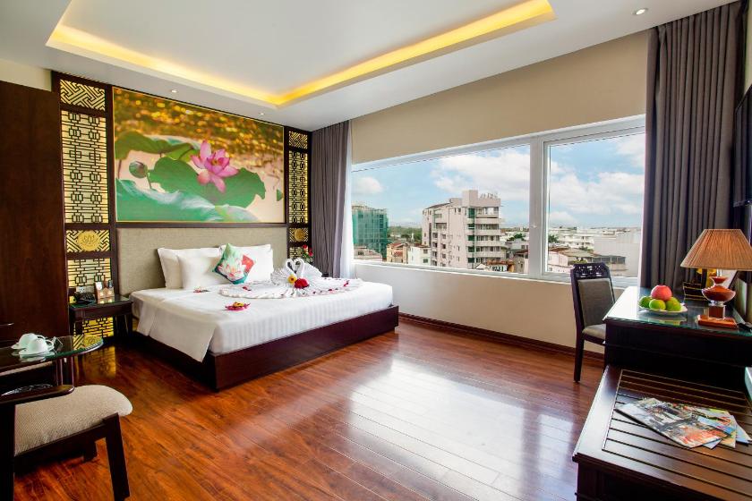 Suite Nhìn Ra Thành Phố