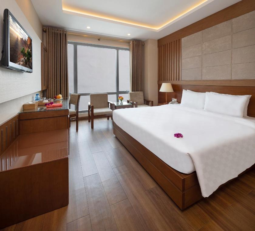 Phòng Deluxe Giường Đôi Có Cửa Sổ + Minibar Miễn Phí