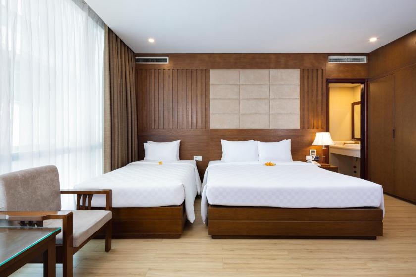Suite Junior 3 Người + Minibar Miễn Phí