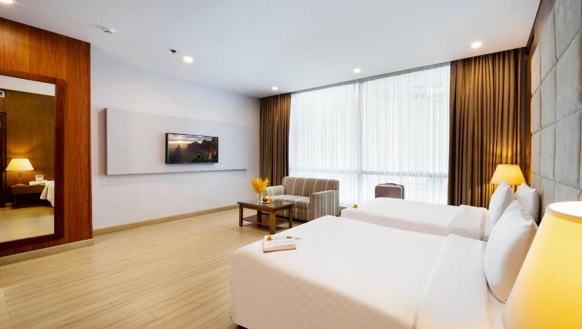 Suite Junior 3 Người + Minibar Miễn Phí