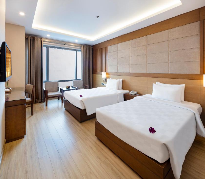 Phòng Deluxe 2 Giường Đơn Có Cửa Sổ + Minibar Miễn Phí