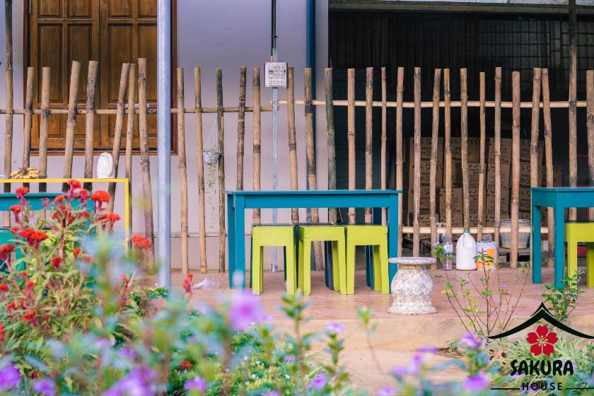 Phòng 4 người nhìn ra vườn