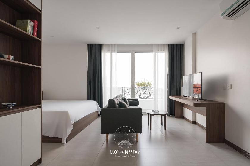 Studio Nhìn ra hồ