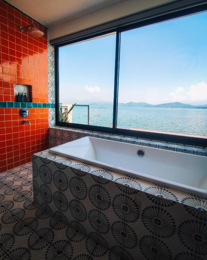 Biệt Thự Có Hồ Bơi Trên Mặt Nước Với Phiếu Spa Miễn Phí