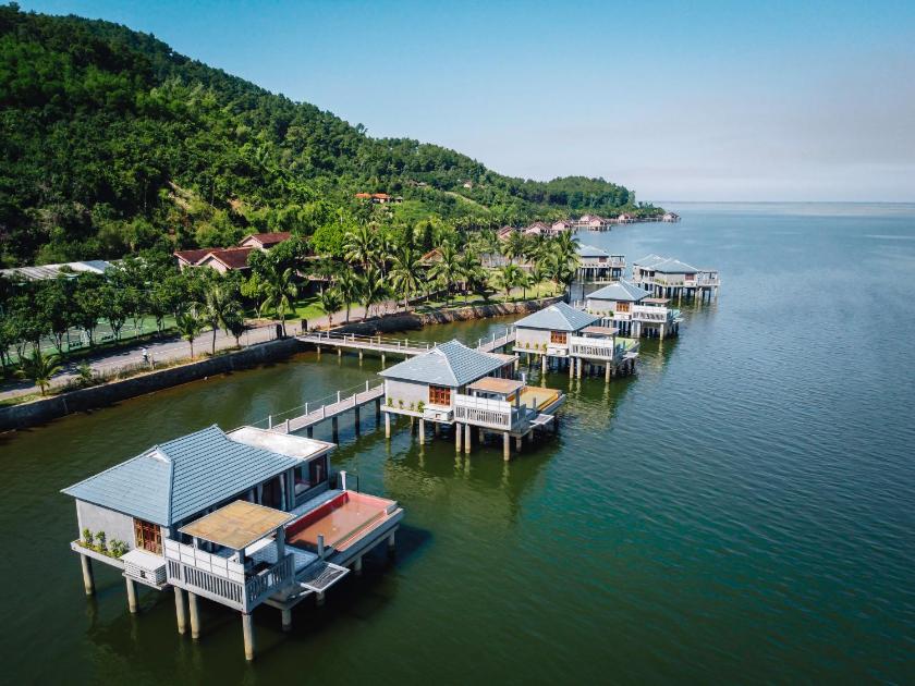 Biệt Thự Có Hồ Bơi Trên Mặt Nước Với Phiếu Spa Miễn Phí