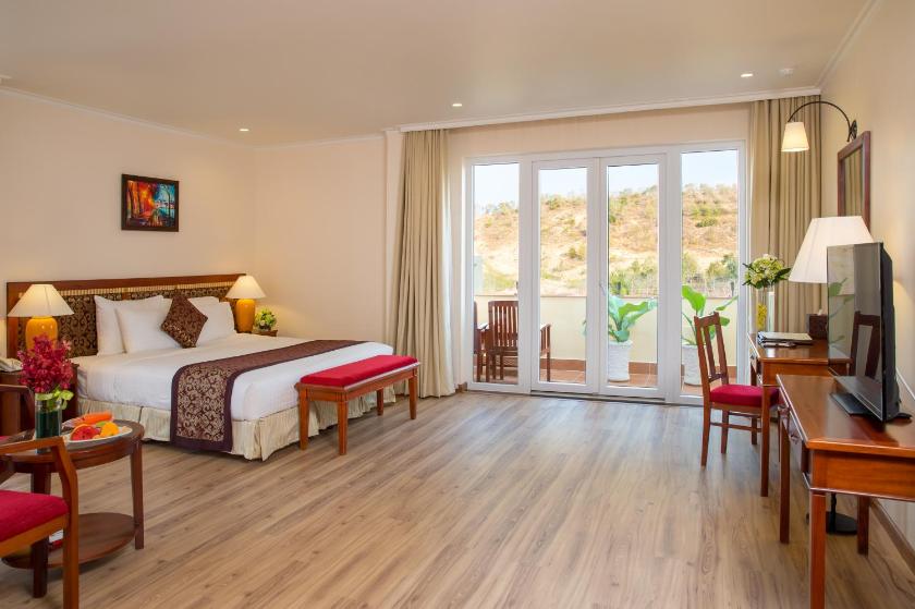 Suite Deluxe Giường Đôi Hướng Đồi