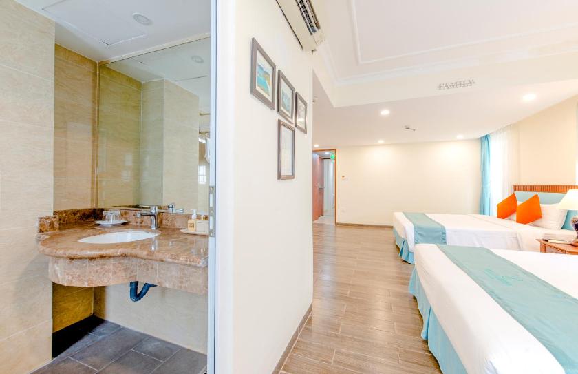 Phòng Deluxe Premier Gia đình Có Tầm Nhìn Ra Thành Phố Với 2 Ban Công Phòng Deluxe Premier Gia đình Có Tầm Nhìn Ra Thành Phố Với 2 Ban Công