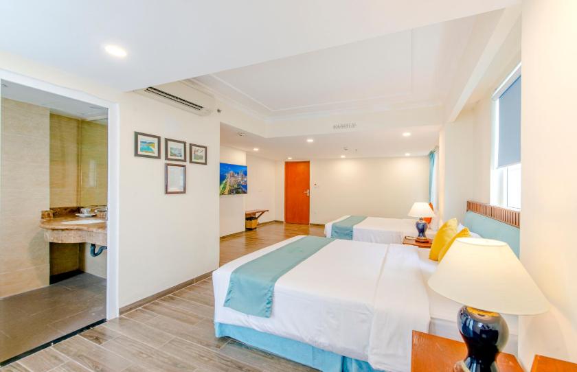 Phòng Deluxe Premier Gia đình Có Tầm Nhìn Ra Thành Phố Với 2 Ban Công Phòng Deluxe Premier Gia đình Có Tầm Nhìn Ra Thành Phố Với 2 Ban Công