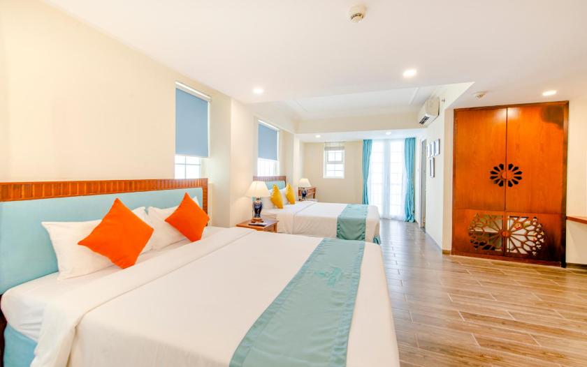 Phòng Deluxe Premier Gia đình Có Tầm Nhìn Ra Thành Phố Với 2 Ban Công Phòng Deluxe Premier Gia đình Có Tầm Nhìn Ra Thành Phố Với 2 Ban Công