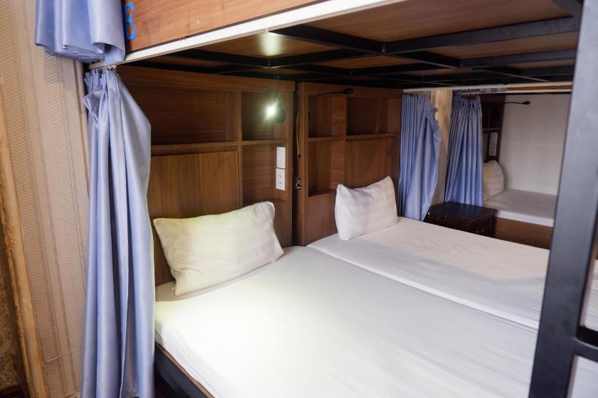 Phòng Ngủ Tập Thể 6 Giường Cho Cả Nam Và Nữ