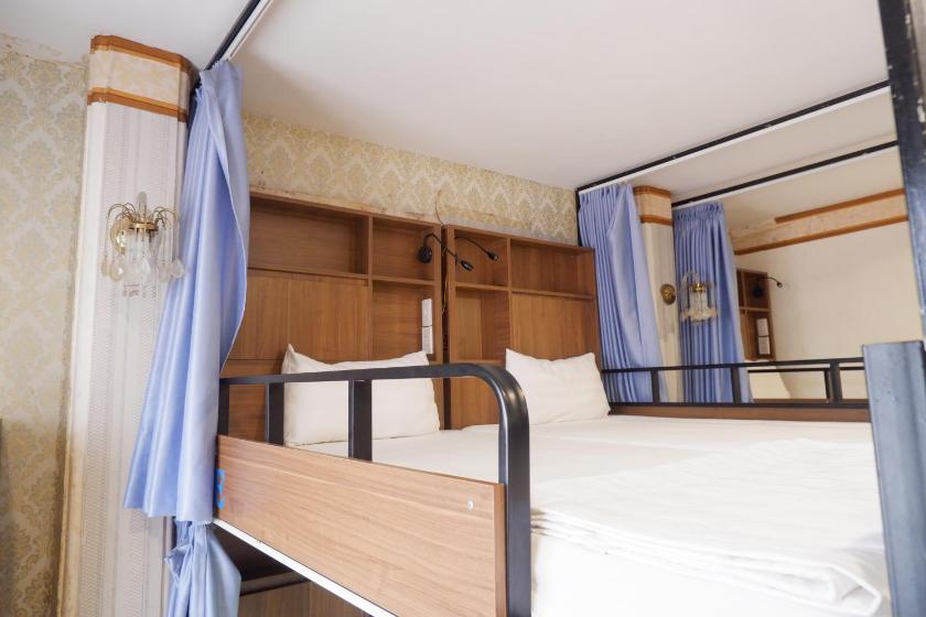 Phòng ngủ Tập thể 8 Giường cho cả Nam và Nữ