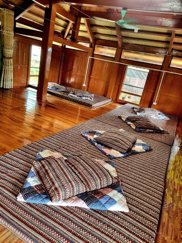 Phòng Ngủ Tập Thể Cho Cả Nam Và Nữ