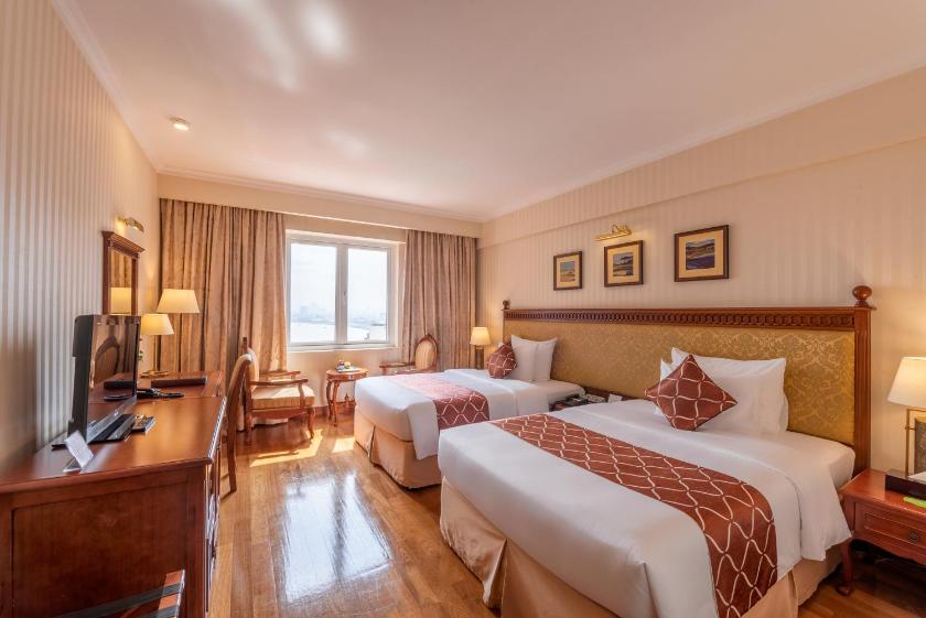 Phòng Senior Deluxe 2 Giường Đơn Nhìn Ra Thành Phố Hoặc Sông