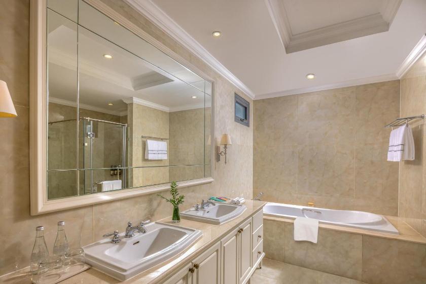 Biệt Thự 3 Phòng Ngủ Với Tầm Nhìn Ra Vườn Và Hồ Bơi Riêng