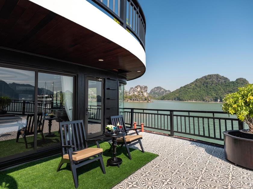 Suite Hạng Tổng Thống Với Sân Hiên Riêng Suite Hạng Tổng Thống Với Sân Hiên Riêng