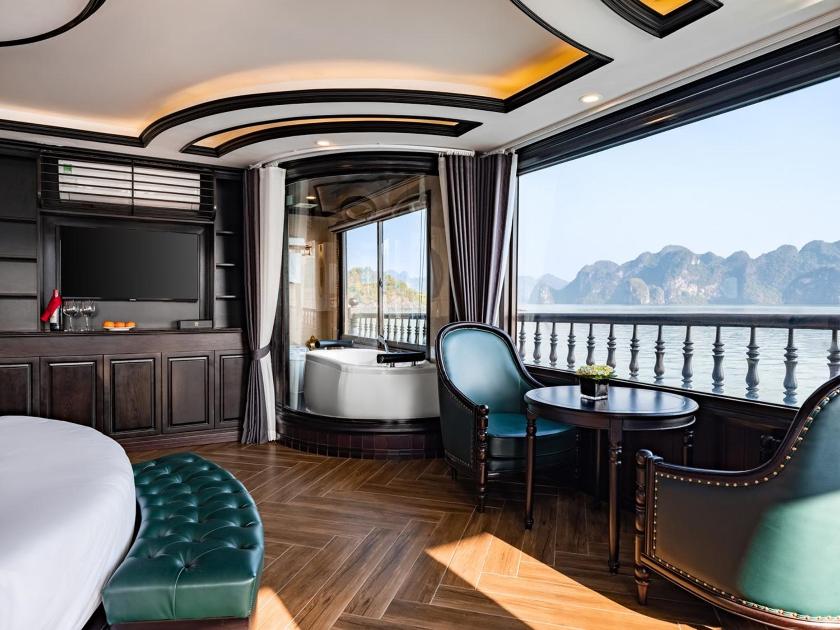 Suite Hạng Hoàng Gia Có Ban Công Riêng & Bồn tắm Jacuzzi - 2 Ngày 1 Đêm Suite Hạng Hoàng Gia Có Ban Công Riêng & Bồn tắm Jacuzzi - 2 Ngày 1 Đêm