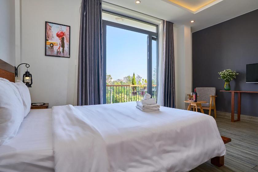 Phòng Deluxe Giường Đôi Có Ban Công Phòng Deluxe Giường Đôi Có Ban Công