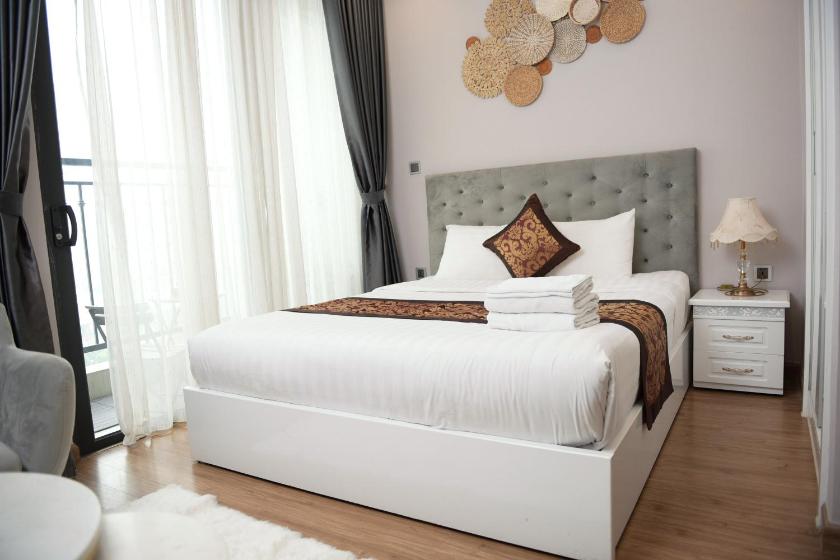 Studio Nhìn ra hồ