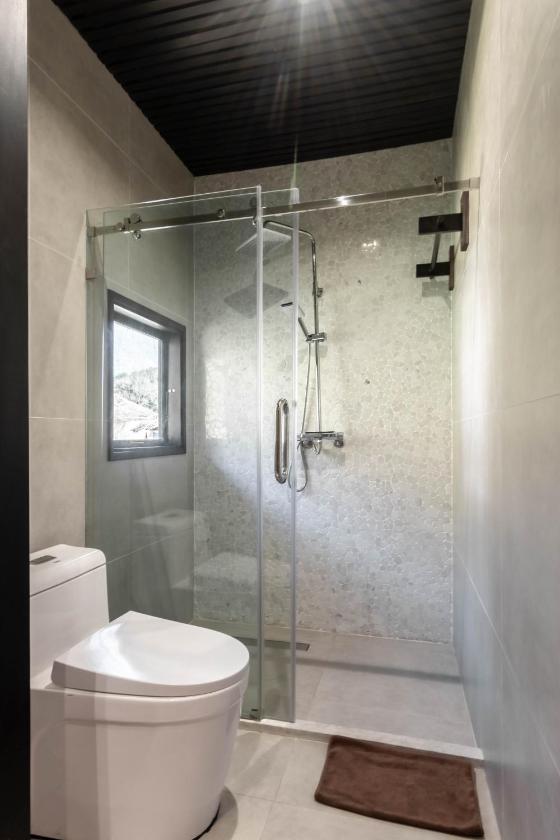 Phòng 3 Người Nhìn Ra Núi