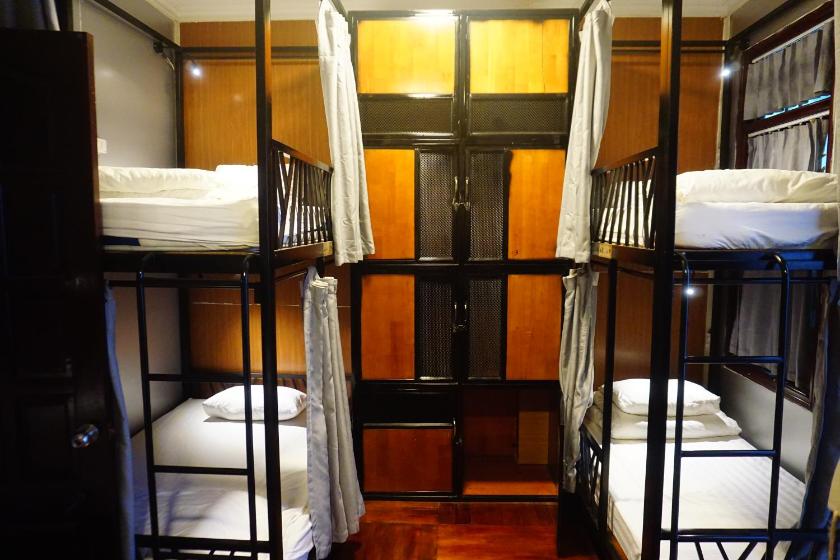 Giường Trong Phòng Ngủ Tập Thể 10 Giường Cho Cả Nam Lẫn Nữ