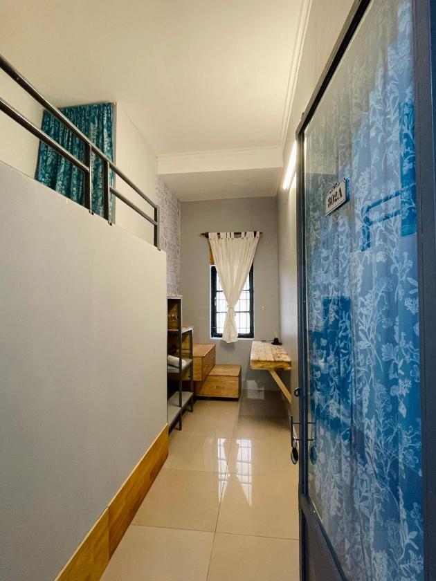 Phòng Đơn Với Phòng Tắm Vòi Sen Và Toilet Chung Phòng Đơn Với Phòng Tắm Vòi Sen Và Toilet Chung