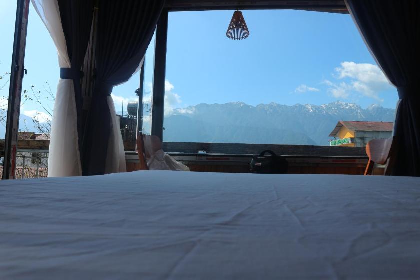 Phòng có giường cỡ King nhìn ra cảnh núi non Phòng có giường cỡ King nhìn ra cảnh núi non