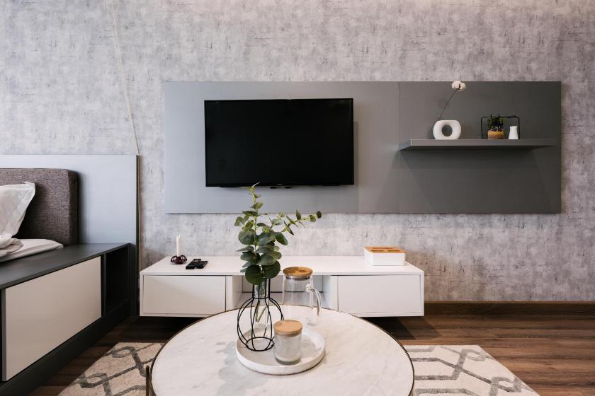 Studio Nhìn ra hồ