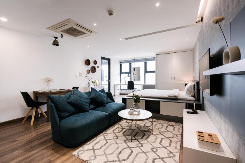 Studio Nhìn ra hồ